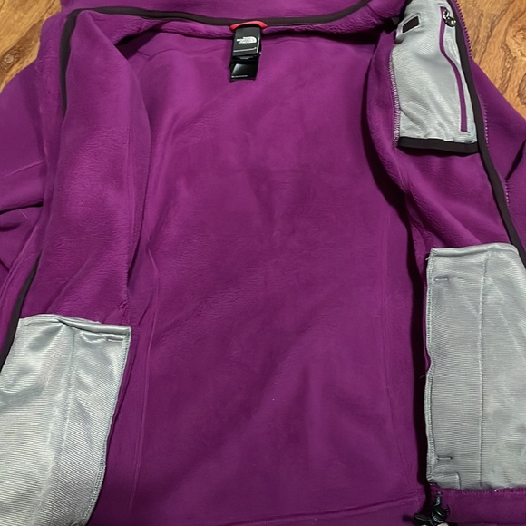 The North Face Fleece Jacket - Picture 3 of 5
